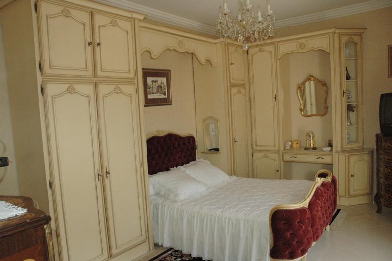 Luberon, stone house with view close to a charming hamlet